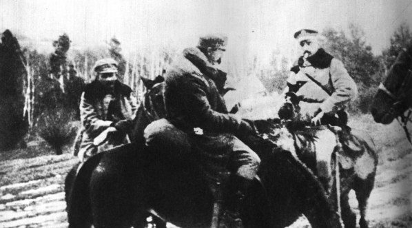  Bitwa pod Marcinkowicami podczas kampanii podhalańskiej. Na pierwszym planie widoczny Józef Piłsudski. (6 grudnia 1914 r.)  