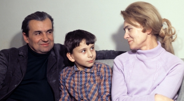  Ewa i Czesław Petelscy z synem Januszem.  