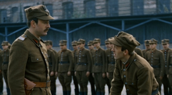  Piotr Dejmek i Artur Barciś w filmie Wojciecha Wójcika "Sam pośród swoich" z 1985 roku.  