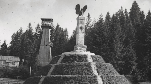  Pomnik Kazimierza Pułaskiego w parku jego imienia w Krynicy.  