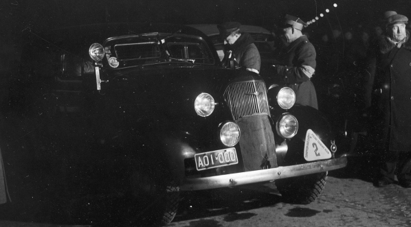  Start do rajdu zimowego Warszawa - Stanisławów - Warszawa 25.02.1938 rok.  