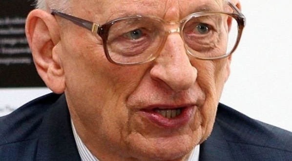  Profesor Władysław Bartoszewski podczas otwarcia wystawy „Głos Wolnej Europy” w Senacie RP, 25.04.2012 r.  