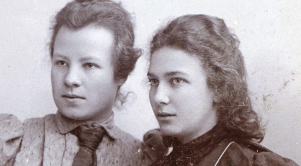  Nela Samotyhowa i Emilia Waryńska.  