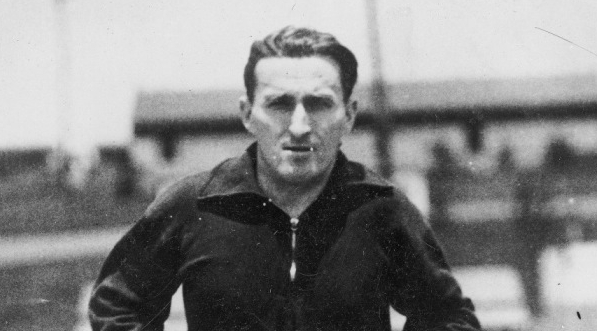  Janusz Kusociński podczas treningu na podczas Igrzysk Olimpijskich w Los Angeles w 1932 roku.  