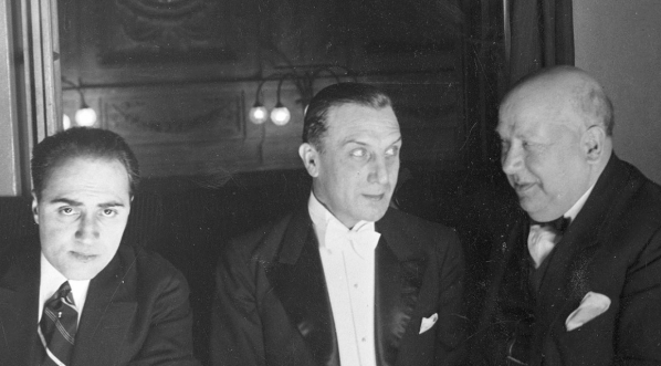  Rosyjski aktor Iwan Mozżuchin podczas pobytu w Warszawie w związku z projekcją jego pierwszego filmu dźwiękowego w kwietniu 1930 r.  