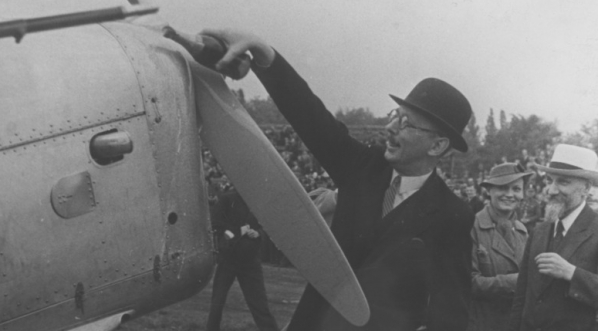  Przekazanie wojsku eksadry lotniczej ufundowanej przez Związek Skarbowców RP w maju 1935 r.  