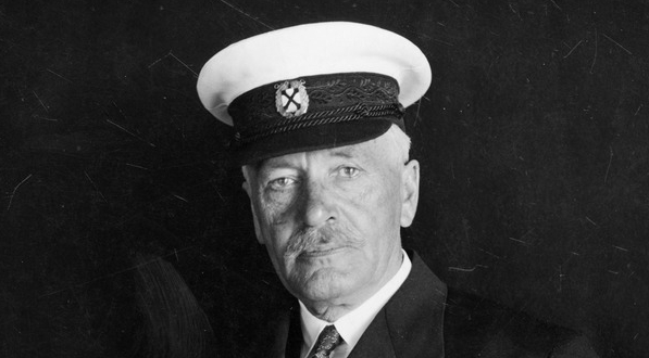  Ignacy Mościcki  w stroju komandora Yacht - Klubu.  