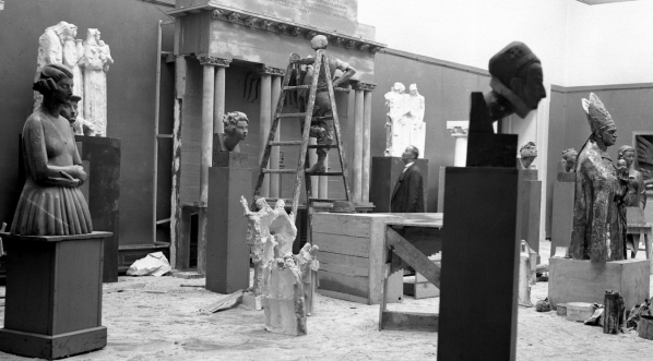  Wystawa prac rzeźbiarskich Xawerego Dunikowskiego w Pałacu Sztuki w Krakowie w maju 1931 roku.  