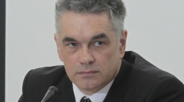  Janusz Kurtyka w czasie promocji wydanej przez IPN teki edukacyjnej Zbrodnia Katyńska oraz książki Zbrodnia Katyńska. W kręgu prawdy i kłamstwa, Warszawa, 6 kwietnia 2010 r.  