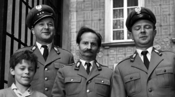  Scena z filmu Janusza Kubika "Tomek i pies" z 1965 roku.  