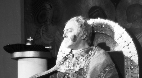  Przedstawienie "Henryk IV" Luigi Pirandella na scenie Teatru im. Juliusza Słowackiego w Krakowie we wrześniu 1935 roku. (2)  