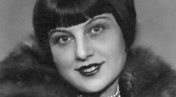  Zula Pogorzelska, śpiewaczka, aktorka.  