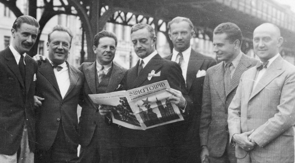  Artyści polscy przebywający w Berlinie w związku z synchronizacją filmu "Dziesięciu z Pawiaka" w 1931 roku.  
