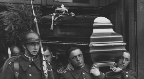  Pogrzeb gen. Jana Romera w kościele garnizonowym w Warszawie w marcu 1934 roku.  