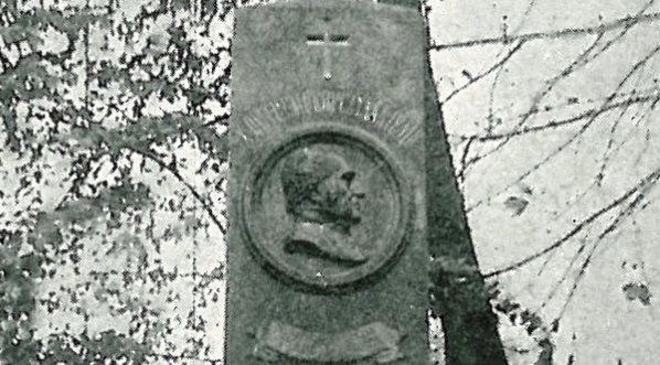  Pomnik Andrzeja Onufrego Kopczyńskiego w Czerniejowie.  