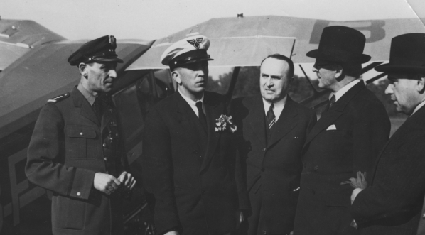 Przelot dyrektora PLL LOT Wacława Makowskiego na samolocie Lockheed L-14 Super Electra na trasie Los Angeles-Ameryka Środkowa-Ameryka Południowa-Atlantyk-Afryka-Rzym 5.06.1938 r.  