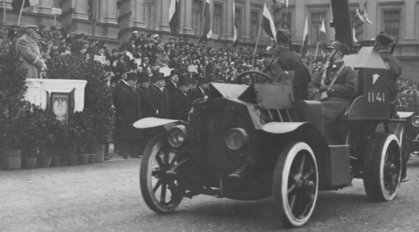 Obchody Święta Niepodległości na placu Marszałka Józefa Piłsudskiego w Warszawie 11.11.1932 r. (2)  