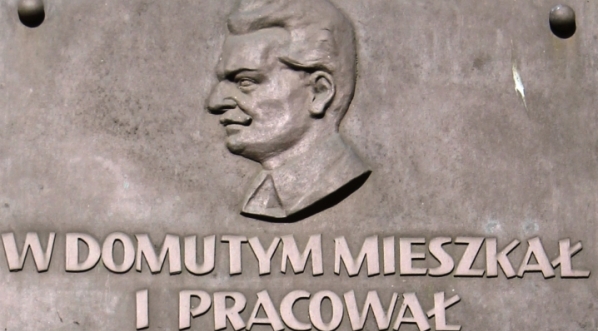  Tablica pamiątkowa dotycząca Jana Szczepanika w Tarnowie.  