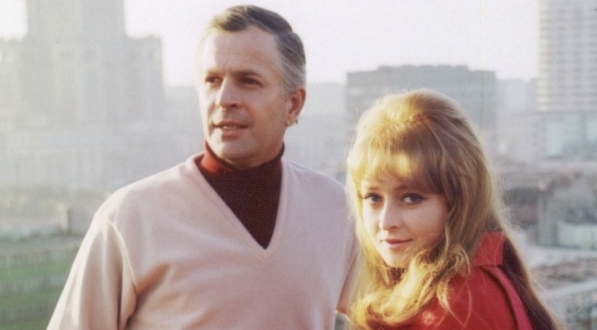  Jan Machulski i Magdalena Zawadzka w filmie Jerzego Zarzyckiego "Pogoń za Adamem" z 1970 roku.  