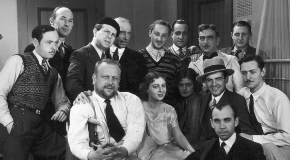  Zespół artystów z  polskiej wersji filmu amerykańskiej produkcji  " Niebezpieczny raj".  