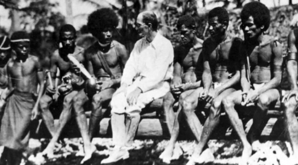  Bronisław Malinowski wśród mieszkańców Wysp Trobriandskich.  