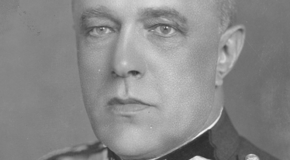  Prezes Zarządu Głównego Ligi Obrony Powietrznej i Przeciwgazowej (LOPP) Leon Berbecki.  