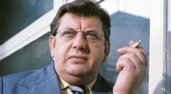  Mariusz Dmochowski w filmie Krzysztofa Zanussiego "Barwy obronne" z 1976 roku.  