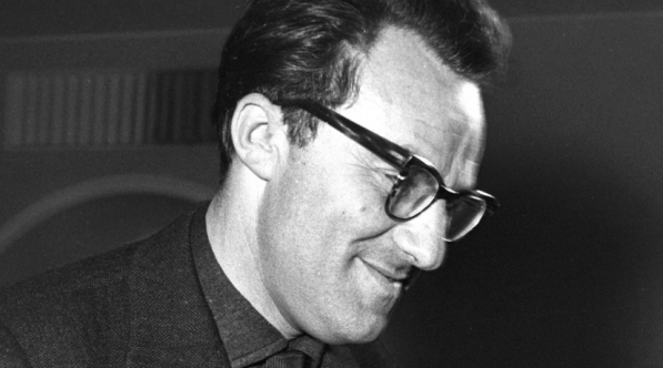  Andrzej Munk odbierający nagrodę filmowa Syrenka Warszawska w kategorii filmu fabularnego za rok 1958.  