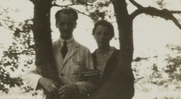  Wacław Borowy z żoną i psem w Milanówku w 1924 roku.  