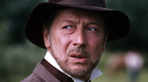  Władysław Kowalski w filmie Jerzego Sztwiertni "Komediantka" z 1986 roku.  