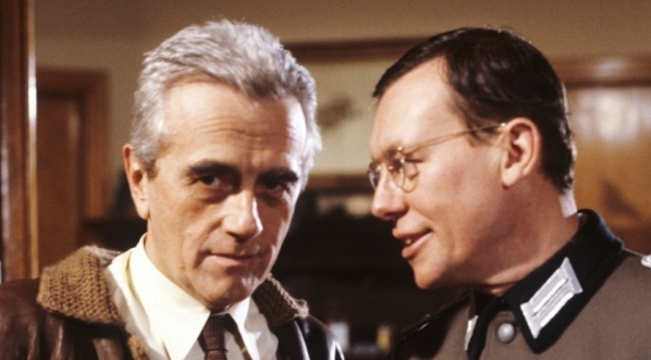  Andrzej Łapicki i Karl Sturm w filmie Czesława i Ewy Petelskich "Urodziny młodego warszawiaka" z 1980 roku.  