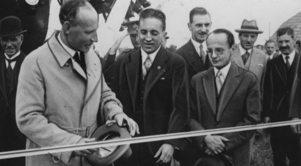  Otwarcie linii lotniczej Tallin-Ryga-Wilno-Warszawa w 1932 roku.  