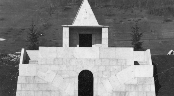  Mauzoleum Jana Kasprowicza w Zakopanem.  