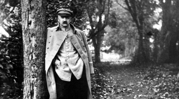  Marszałek Polski Józef Piłsudski w parku belwederskim. (1921 - 1926 r.)  