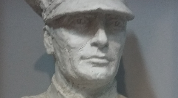  Popiersie Witolda Pileckiego.  