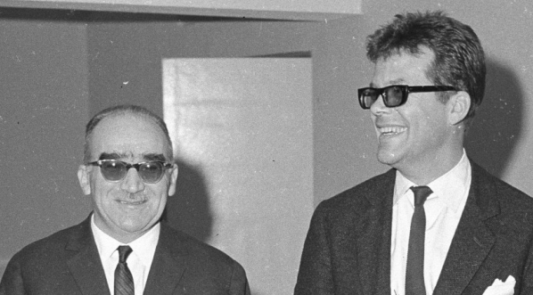  Aleksander Ford i Zbigniew Cybulski w 1964 roku.  