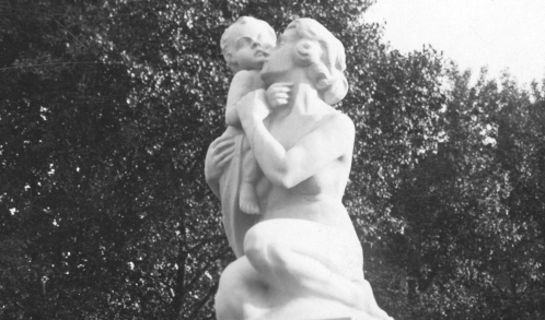  Pomnik Macierzyństwo w Poznaniu - dar prezydenta miasta Cyryla Ratajskiego.  