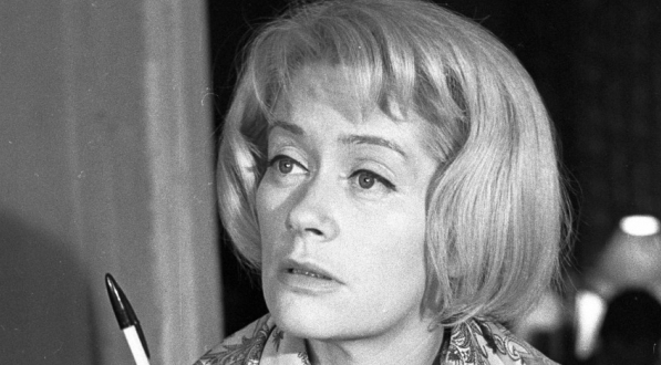  Alina Janowska w filmie Jerzego Gruzy "Wojna domowa" z 1965 roku.  