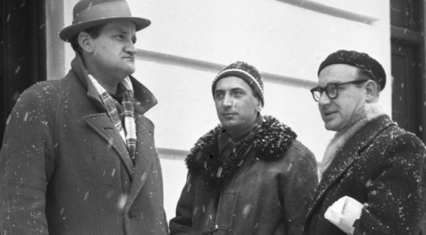  Na planie filmu Jerzego Zarzyckiego "Biały niedźwiedź" z 1959 roku.  