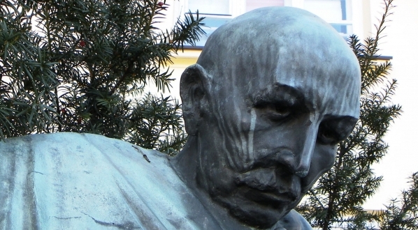  Popiersie Kornela Makuszyńskiego z pomnika sprzed muzeum pisarza w Zakopanem.  