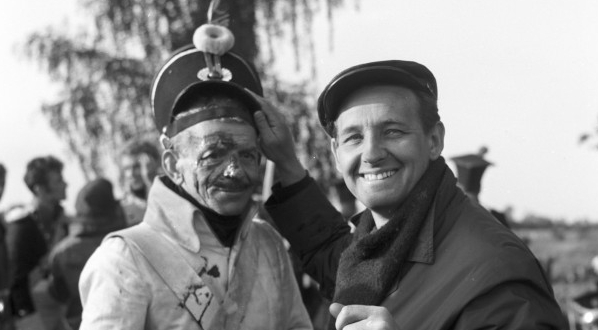  Aktor  Edward Radulski i reżyser Andrzej Wajda w 1965 roku podczas kręcenia filmu "Popioły".  