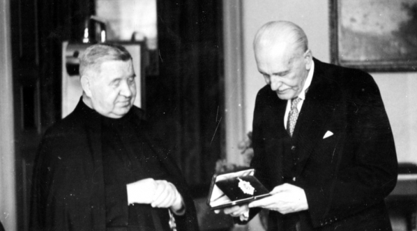  Wręczenie prezydentowi RP Ignacemu Mościckiemu relikwii świętego Andrzeja Boboli 1.06.1938 r.  