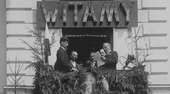  Władysław Orkan z żoną na uroczystości jubileuszowej 30-lecia pracy twórczej w 1927 roku.  