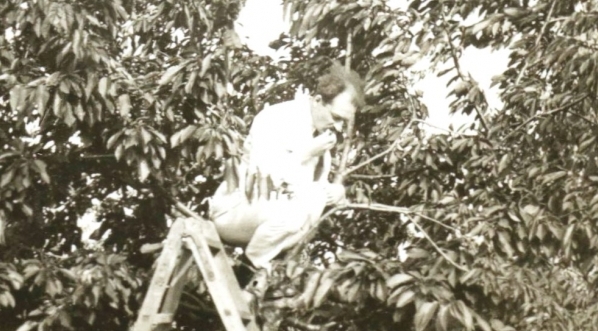  Portret Wacława Borowego z kilkoma osobami w Milanówku w 1924 roku.  