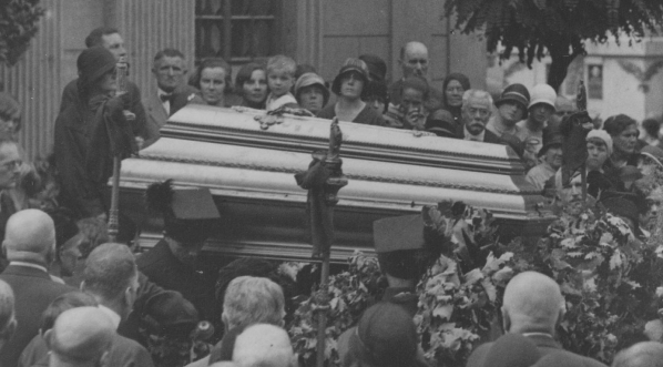  Pogrzeb profesora Władysława Leopolda Jaworskiego w Krakowie w 1930 roku.  