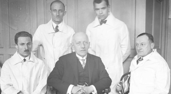  Jan Olbrycht, Leon Wachholz i asystenci.  