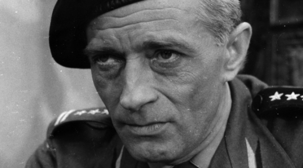  Jan Świderski w filmie Bohdana Poręby "Daleka jest droga" (1963).  