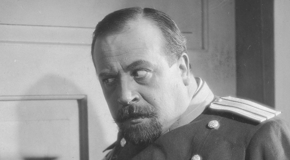  Bogusław Samborski jako pułkownik żandarmerii Sierow w jednej ze scen filmu "Na Sybir"..  