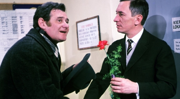  Bronisław Pawlik i Jerzy Dobrowolski w filmie Jerzego Ziarnika "Kłopotliwy gość" (1971).  