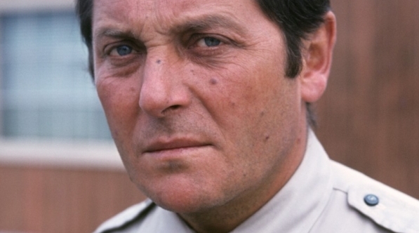  Zdzisław Maklakiewicz w filmie "Rewizja osobista" z 1972 roku.  